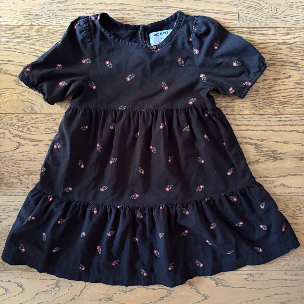 Old Navy Girls Tiered Black Dress w/ Red Floral Pattern & Puff Sleeves Size 6-7